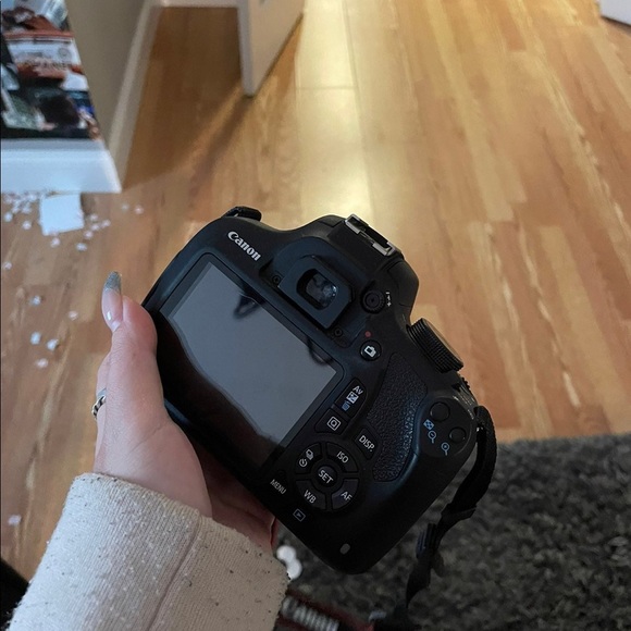 Canon EOS Rebel t5 - Picture 3 of 4